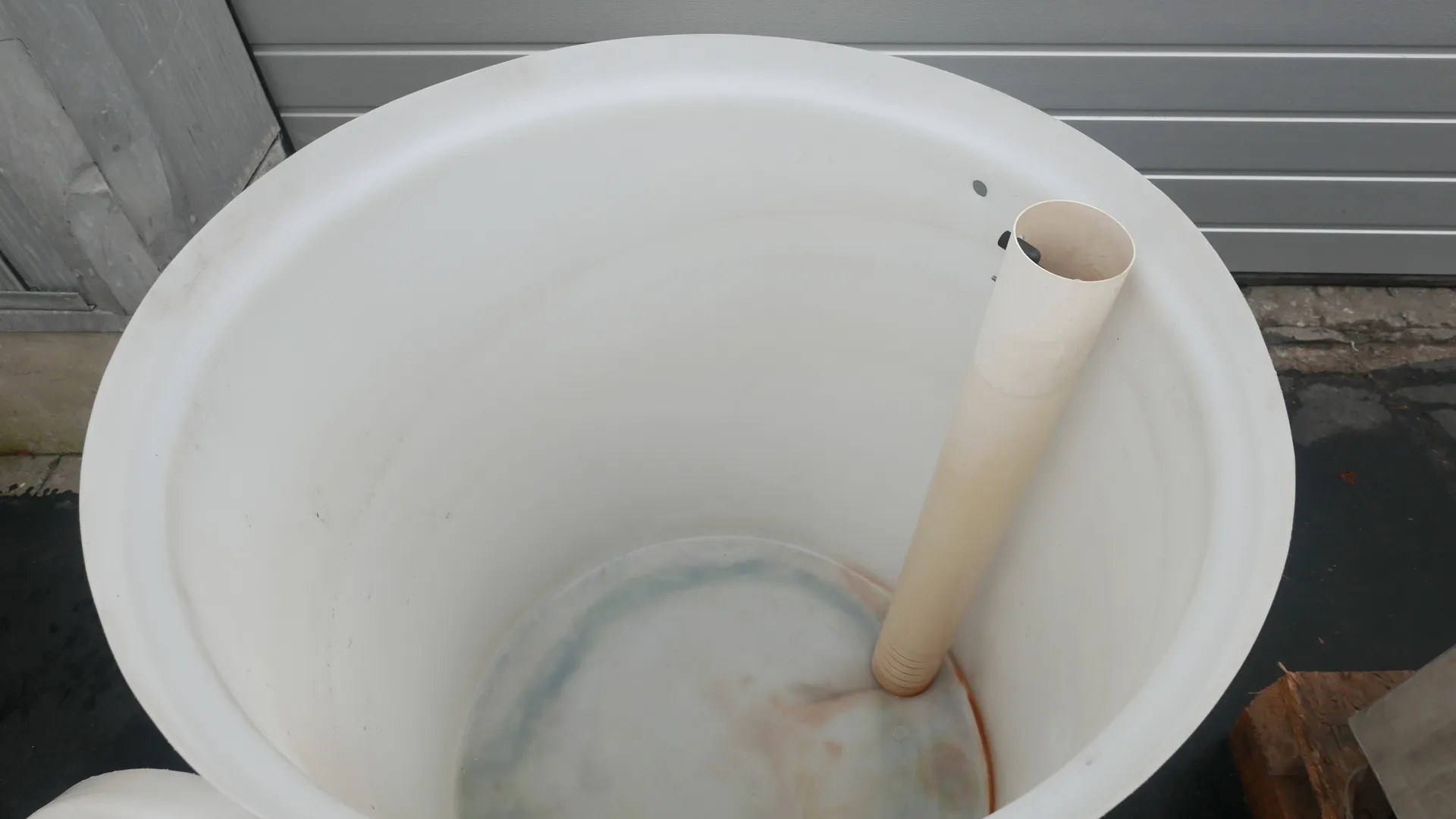 25-0211 GFK Tank 300 Liter