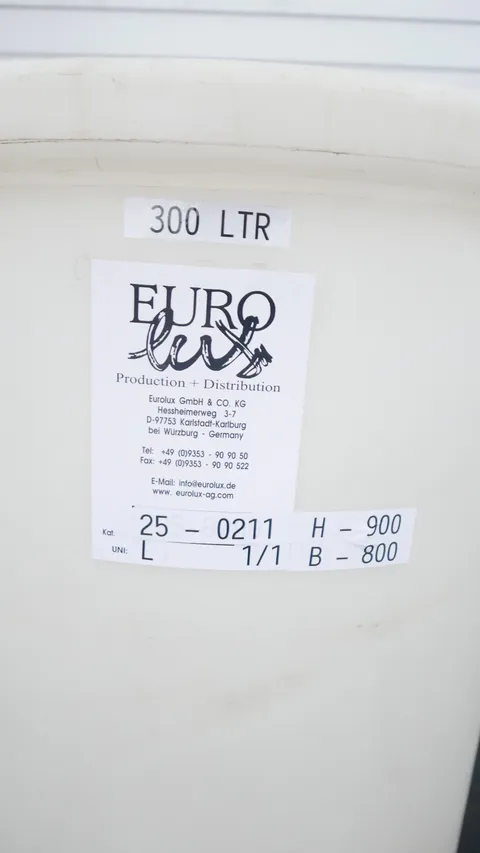 25-0211 GFK Tank 300 Liter