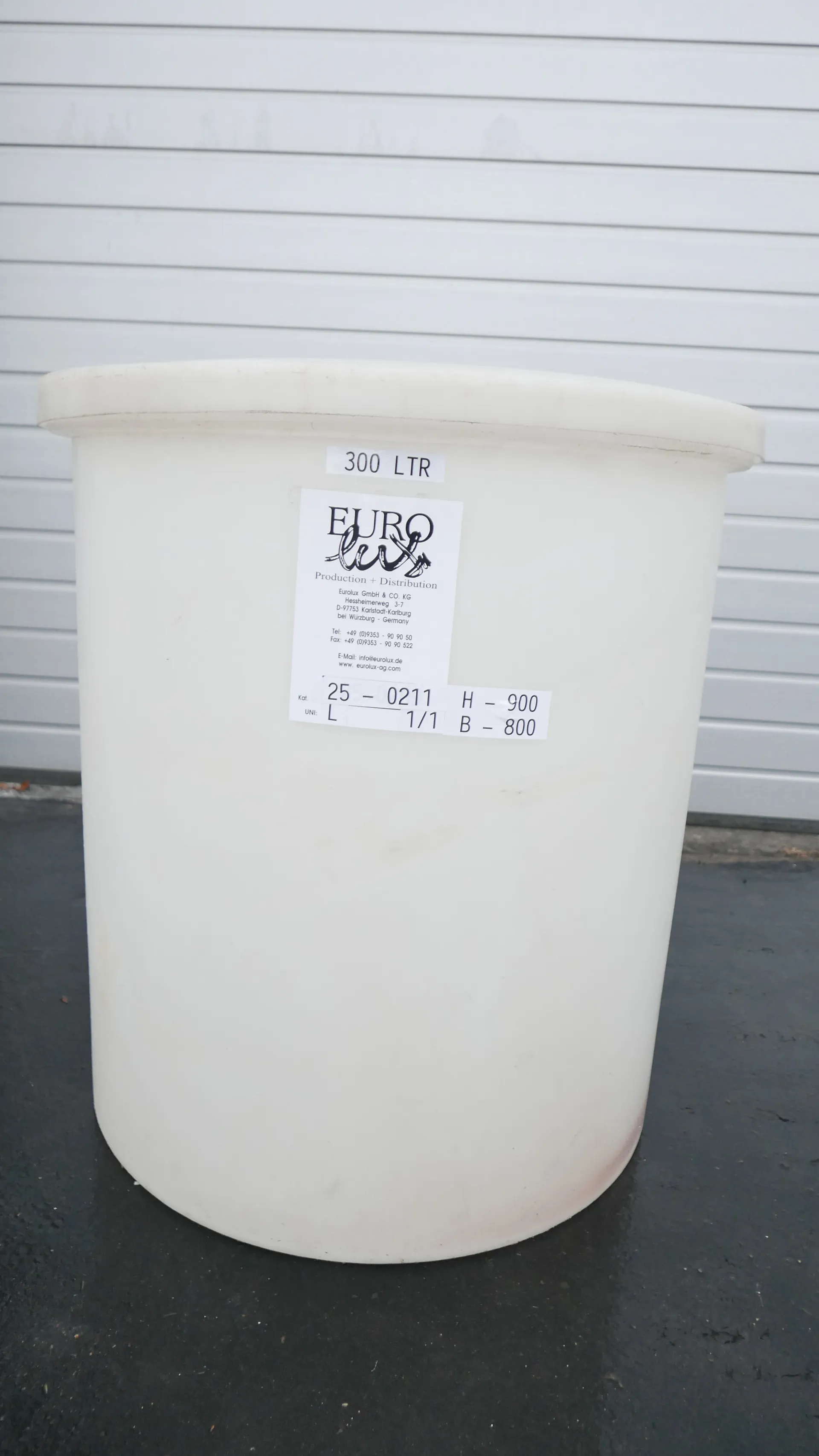 25-0211 GFK Tank 300 Liter