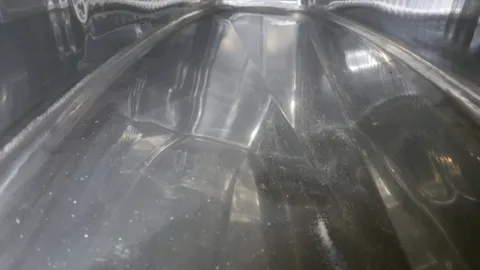 4.250 Liter Lagertank/ Weintank, kubisch mit Kühlmantel, Raumangepasst