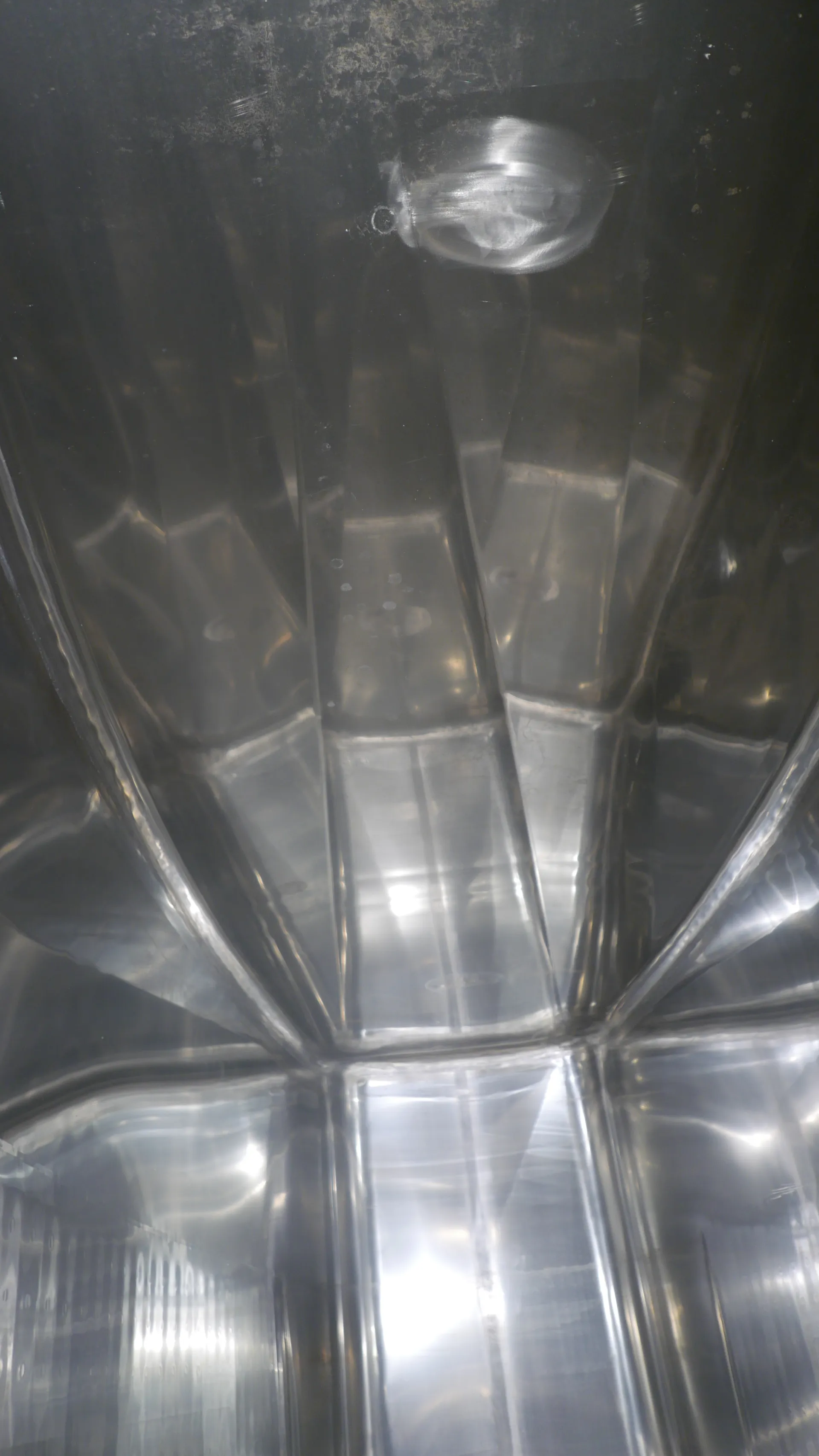 4.250 Liter Lagertank/ Weintank, kubisch mit Kühlmantel, Raumangepasst