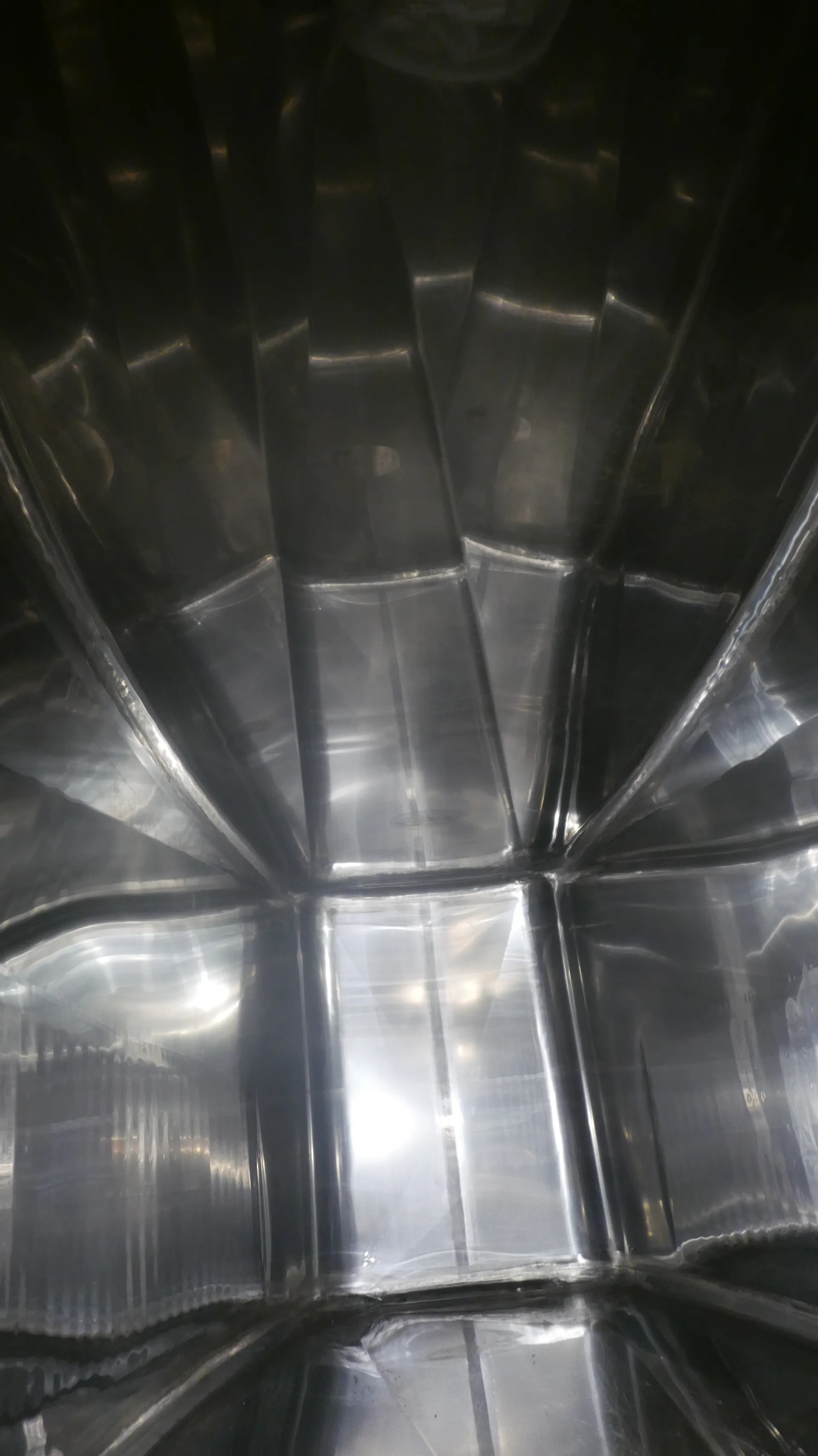 4.250 Liter Lagertank/ Weintank, kubisch mit Kühlmantel, Raumangepasst