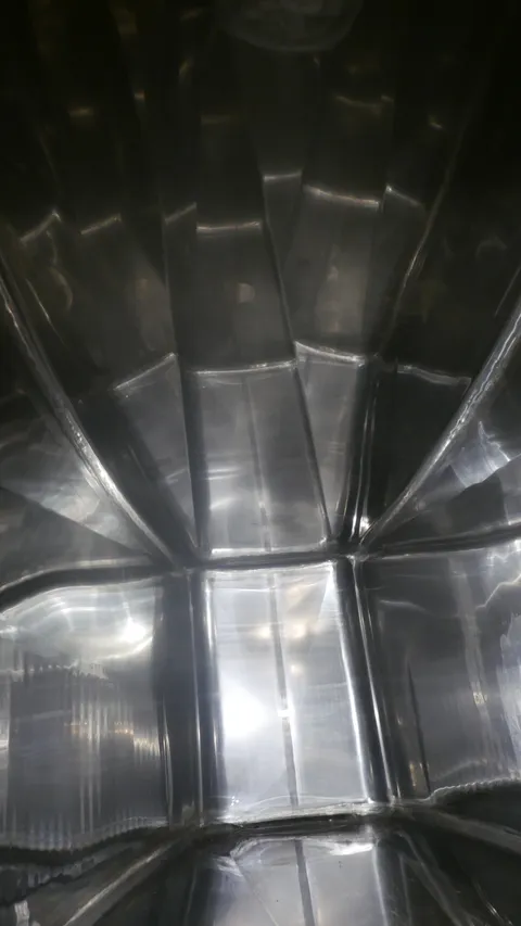 4.250 Liter Lagertank/ Weintank, kubisch mit Kühlmantel, Raumangepasst