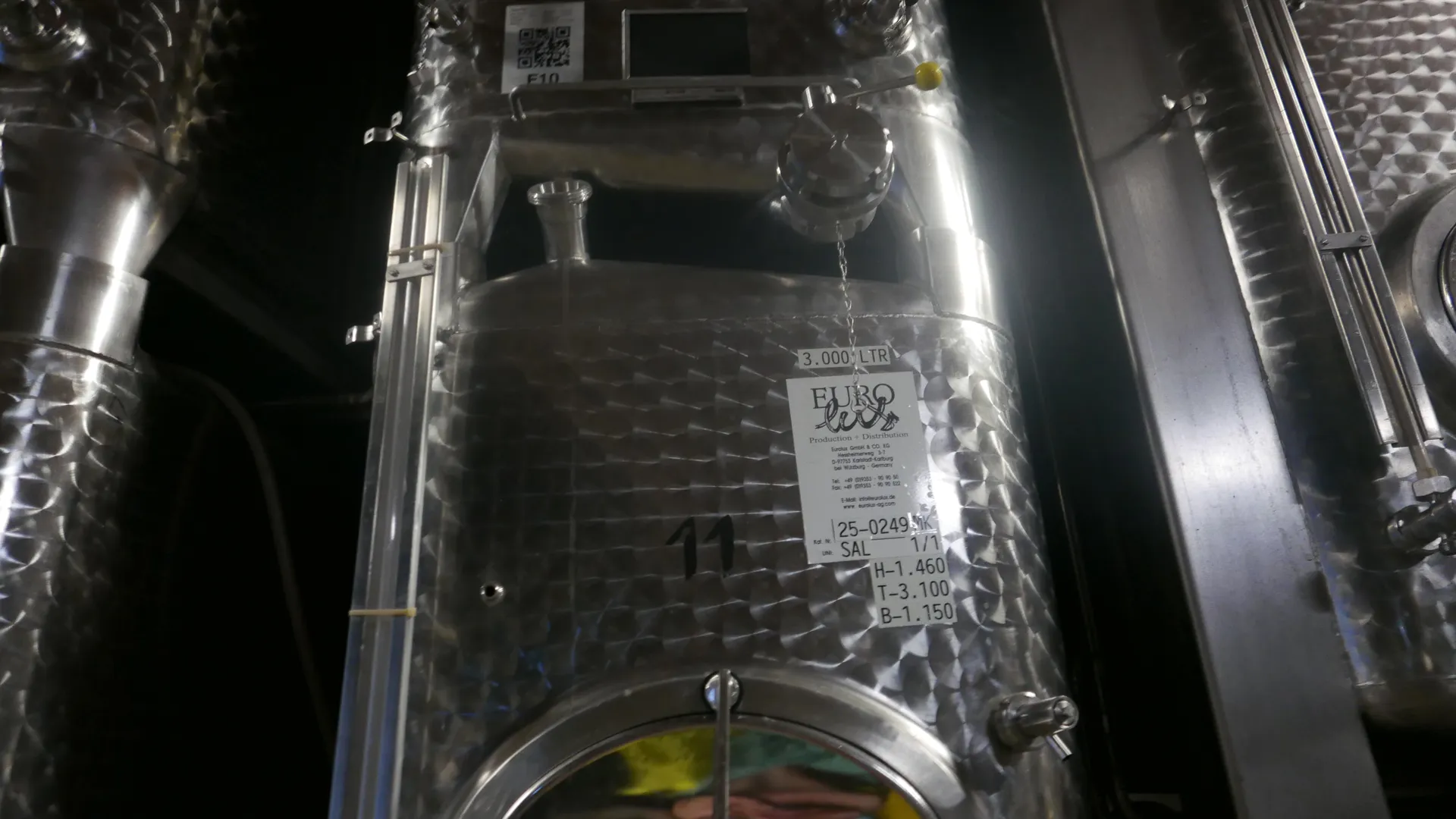 4.250 Liter Lagertank/ Weintank, kubisch mit Kühlmantel, Raumangepasst