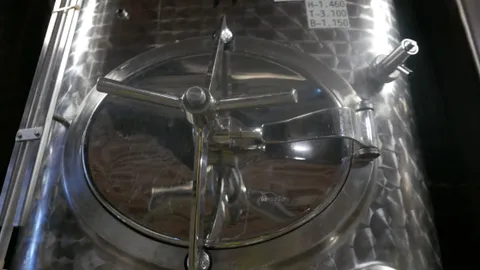 4.250 Liter Lagertank/ Weintank, kubisch mit Kühlmantel, Raumangepasst