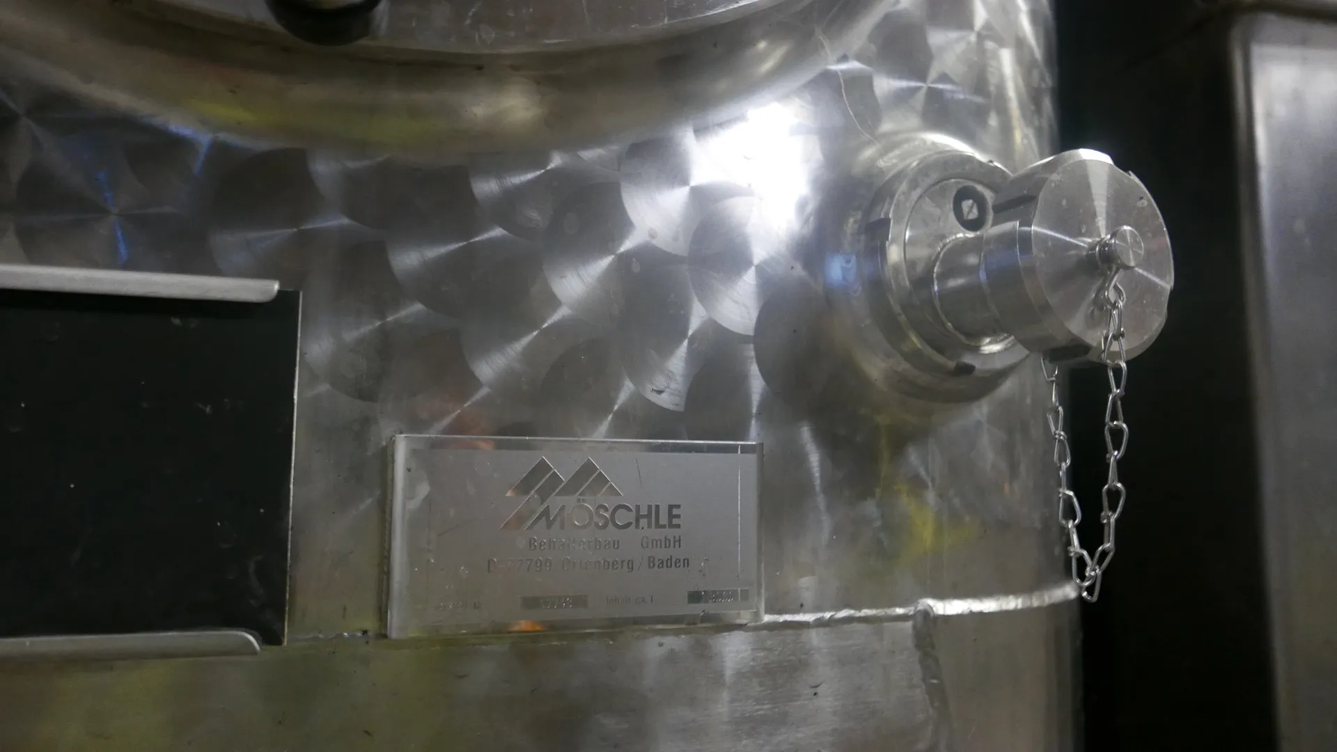 4.250 Liter Lagertank/ Weintank, kubisch mit Kühlmantel, Raumangepasst