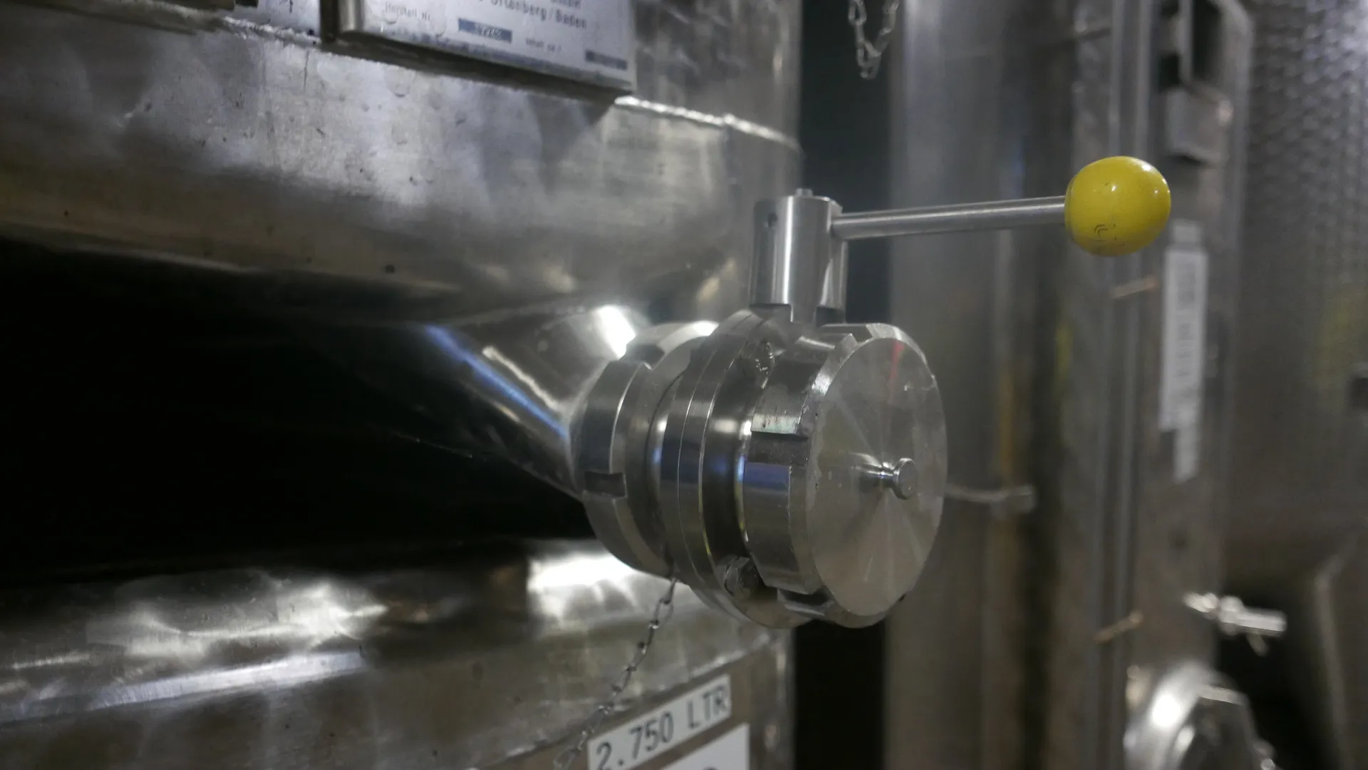 4.250 Liter Lagertank/ Weintank, kubisch mit Kühlmantel, Raumangepasst