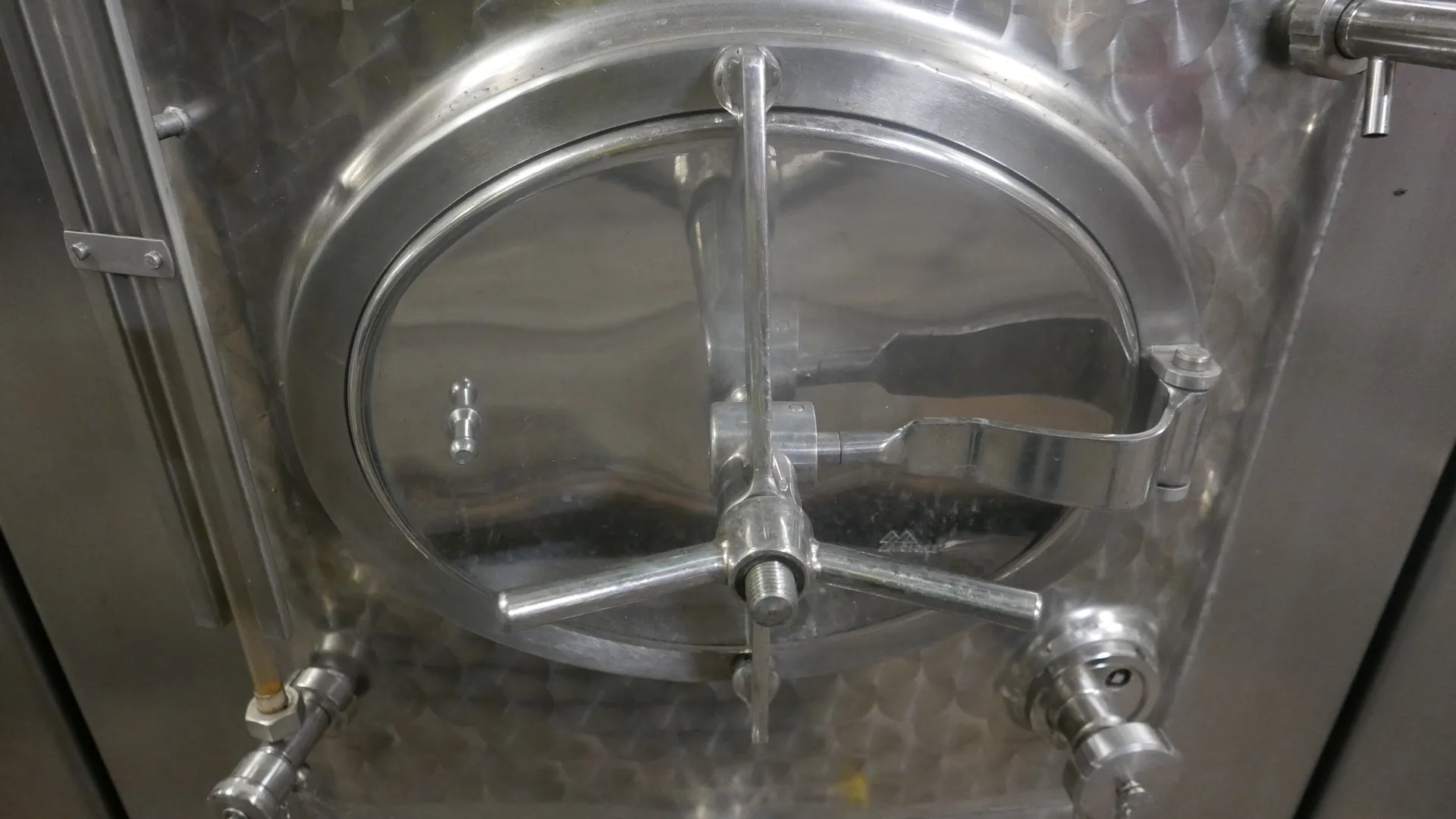 5.000 Liter Weintank/Lagertank Möschle, kubisch mit Kühlmantel