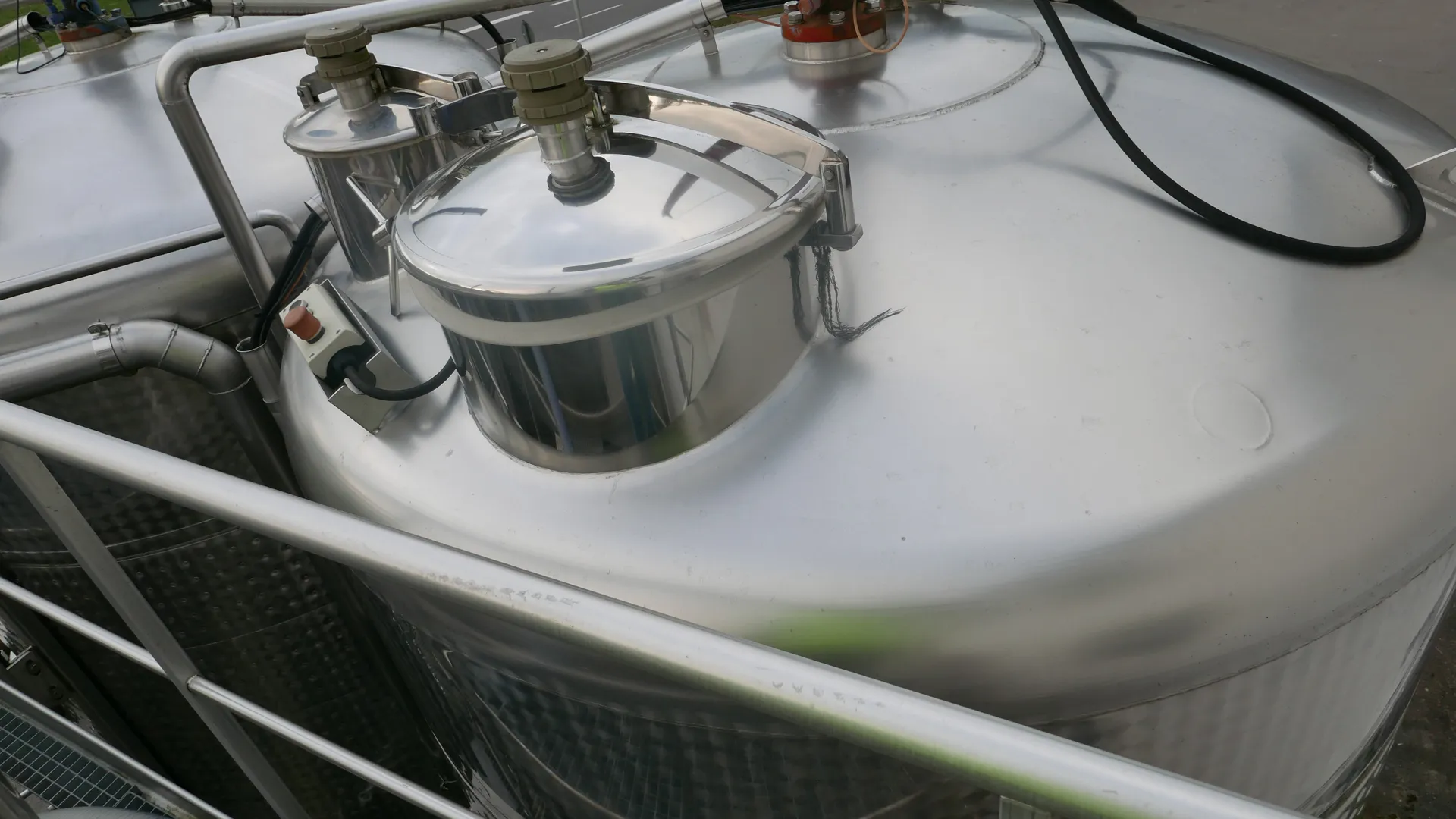 10.000 Liter Maischetaucher /Voll- Taucher RIEGER mit Überspüleinrichtung und Siebzylinder mit Kühlmantel und Steuerung in V2A