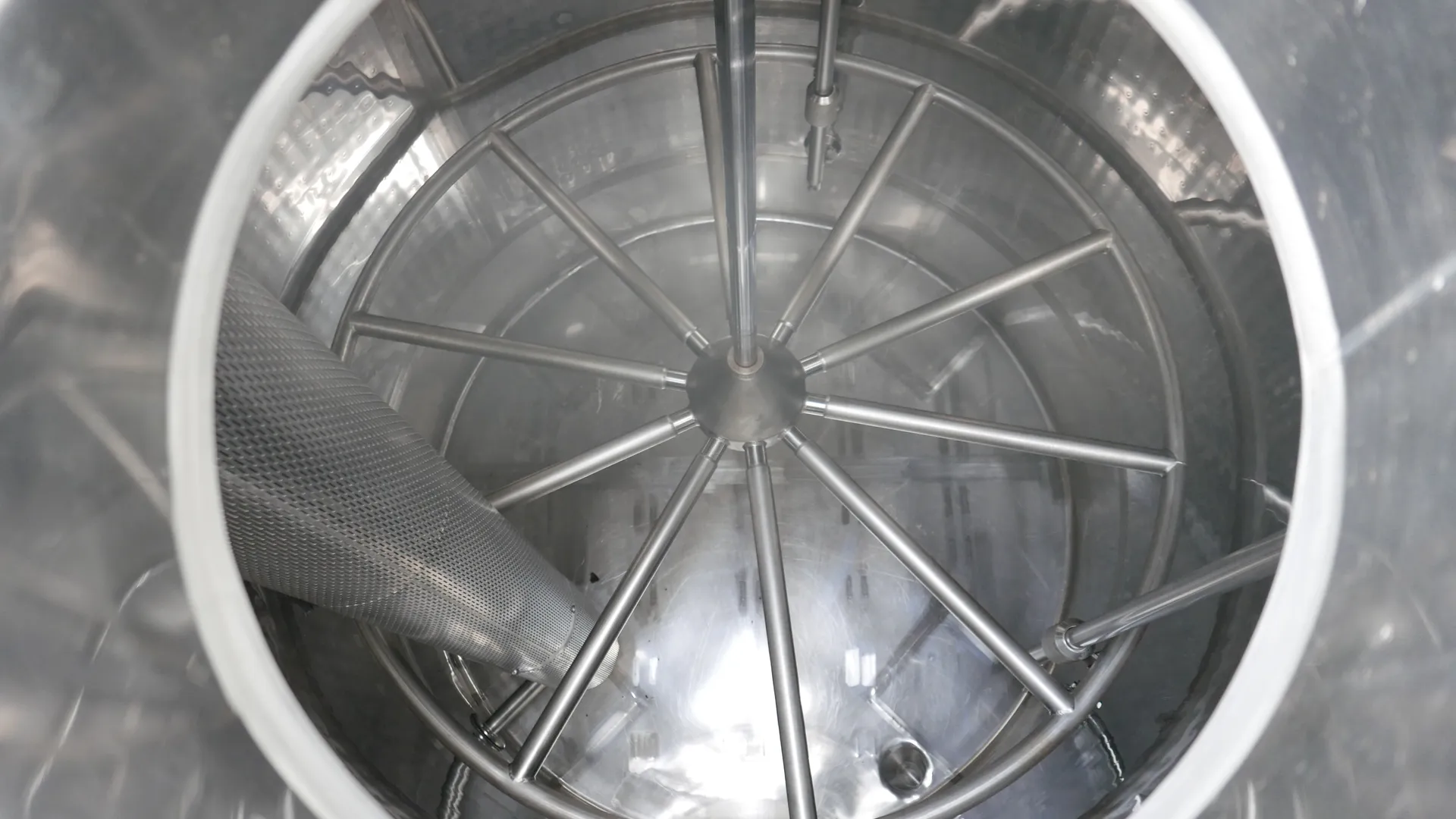 10.000 Liter Maischetaucher /Voll- Taucher RIEGER mit Überspüleinrichtung und Siebzylinder mit Kühlmantel und Steuerung in V2A