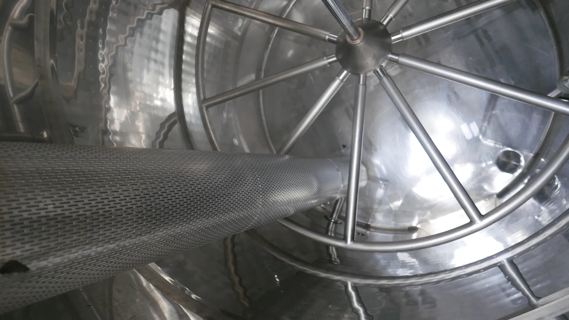 10.000 Liter Maischetaucher /Voll- Taucher RIEGER mit Überspüleinrichtung und Siebzylinder mit Kühlmantel und Steuerung in V2A