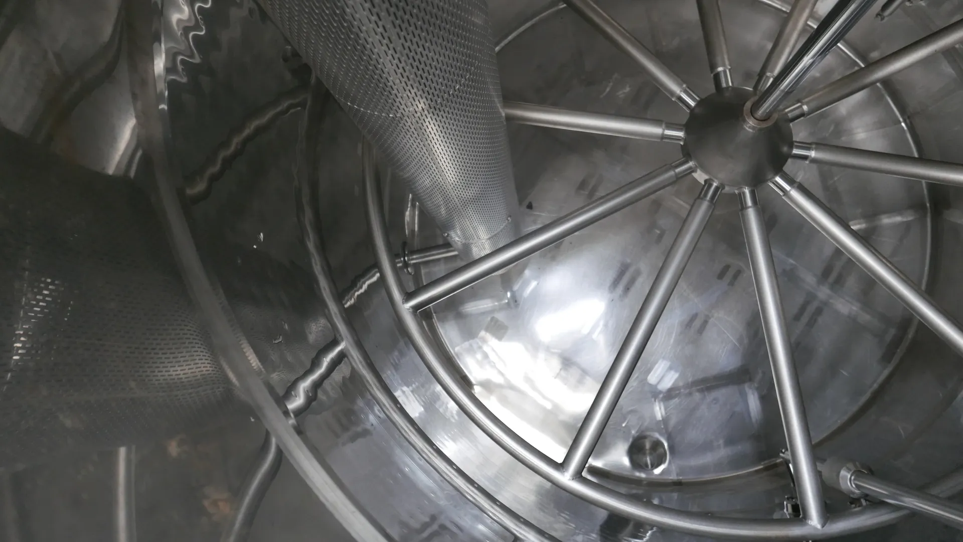 5.300 Liter Maischetaucher /Voll- Taucher RIEGER mit Überspüleinrichtung  und Siebzylinder mit Kühlmantel und Steuerung in V2A
