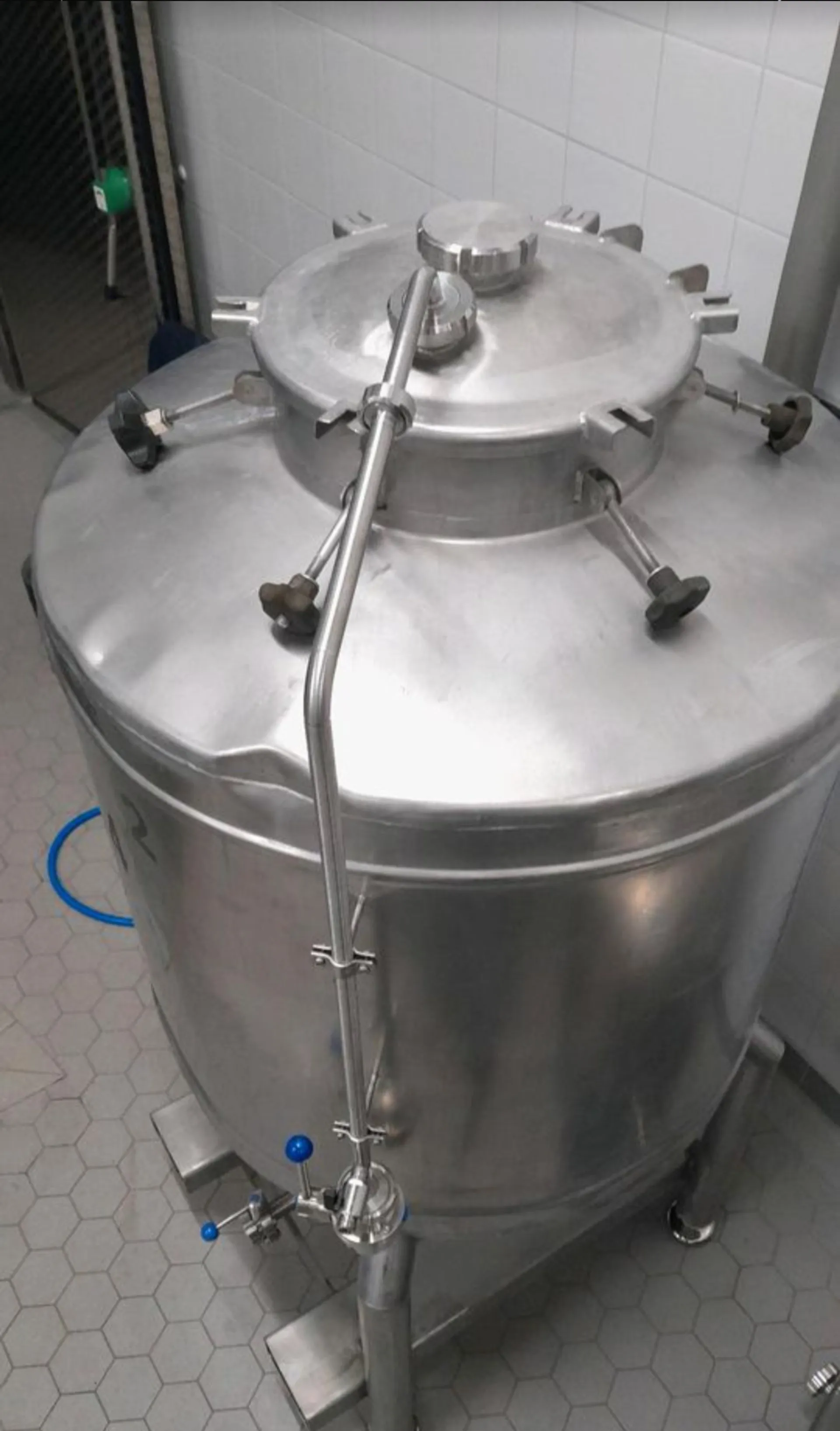 25-0186 750 Liter Drucktank/Lagertank/Biertank, 1 bar Druck, rund, aus V2A 