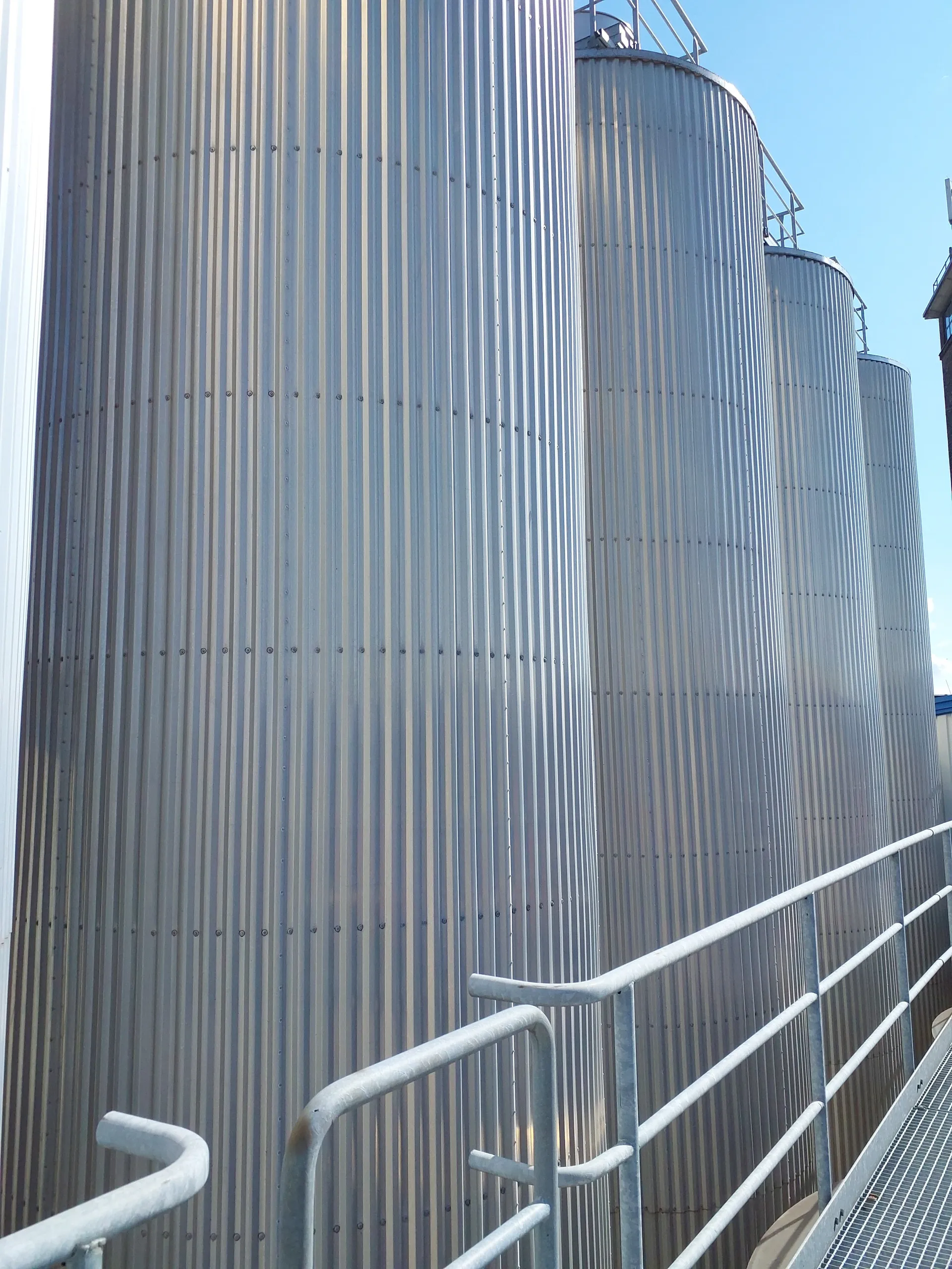 120.000 Liter Gresser 3 bar Drucktank isoliert