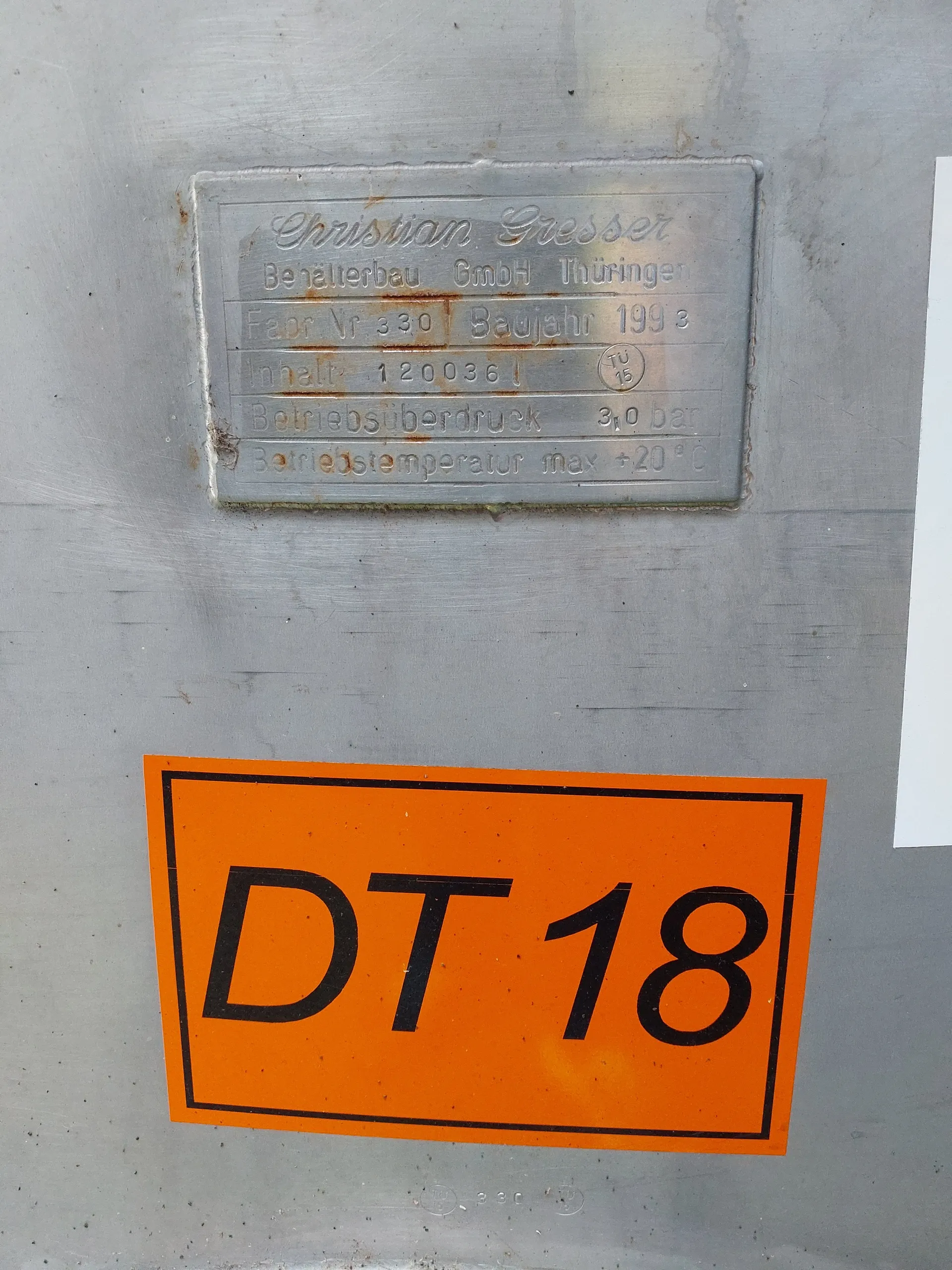 120.000 Liter Gresser 3 bar Drucktank isoliert