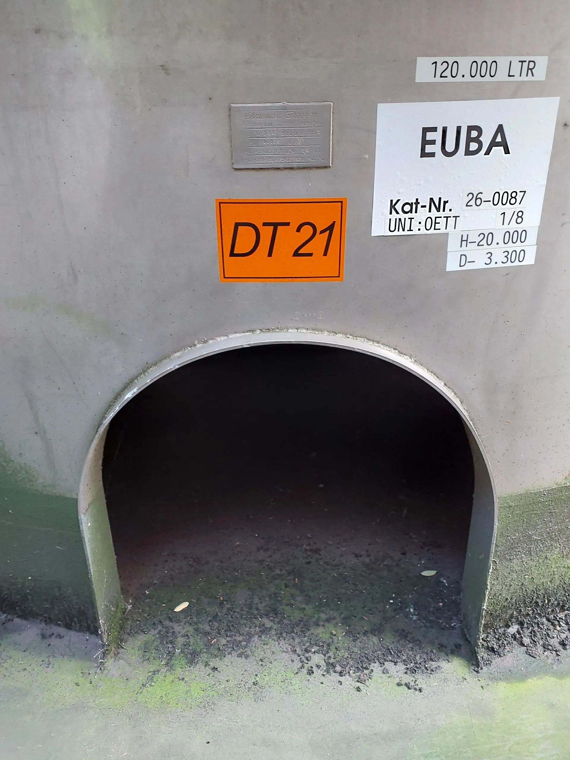 120.000 Liter Gresser 3 bar Drucktank isoliert