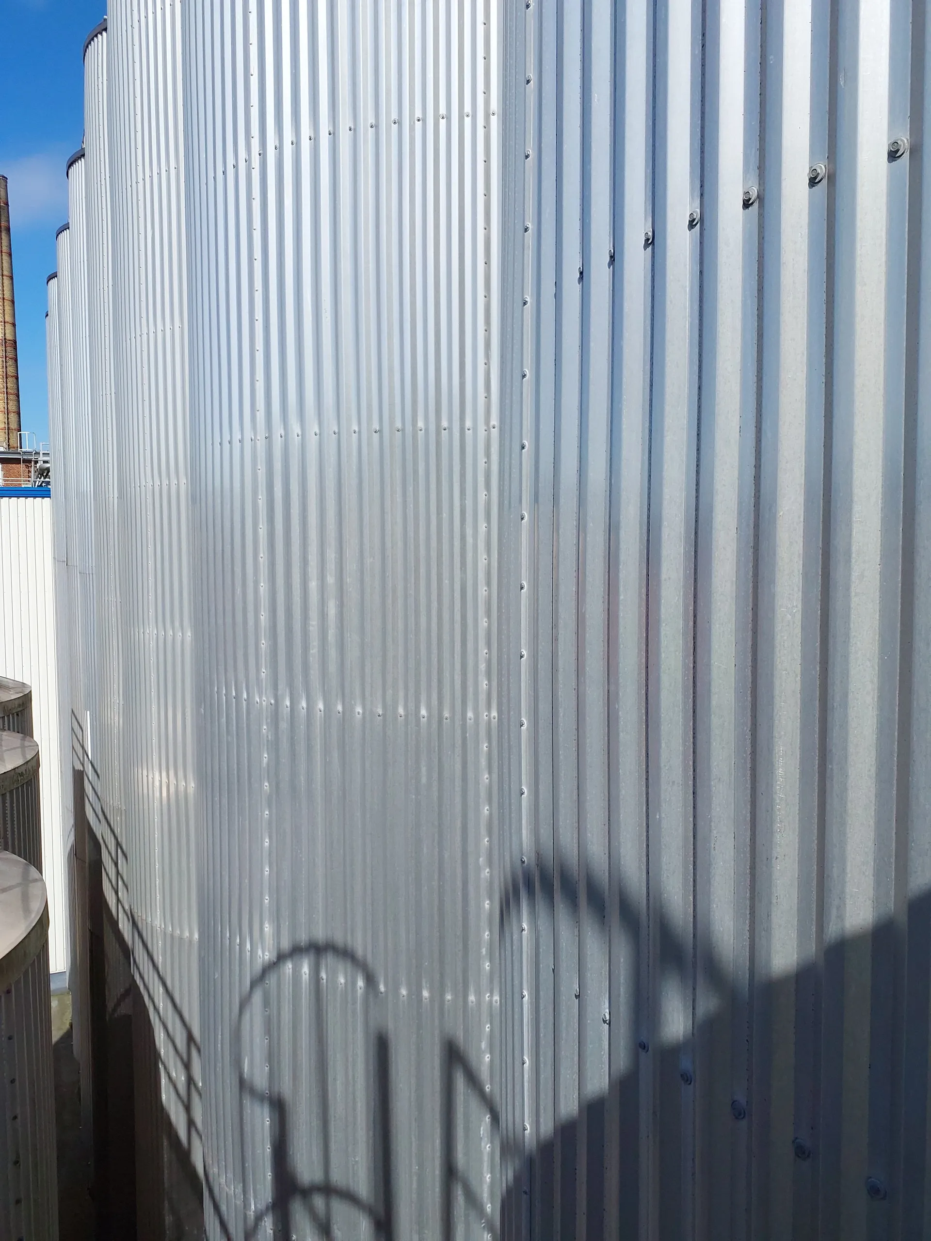 120.000 Liter Gresser 3 bar Drucktank isoliert