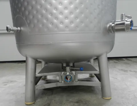 Sektdrucktank/ Lagertanks/ Drucktank 1125 Liter  mit Kühlmantel rund stehend aus V2A  +7,0 bar