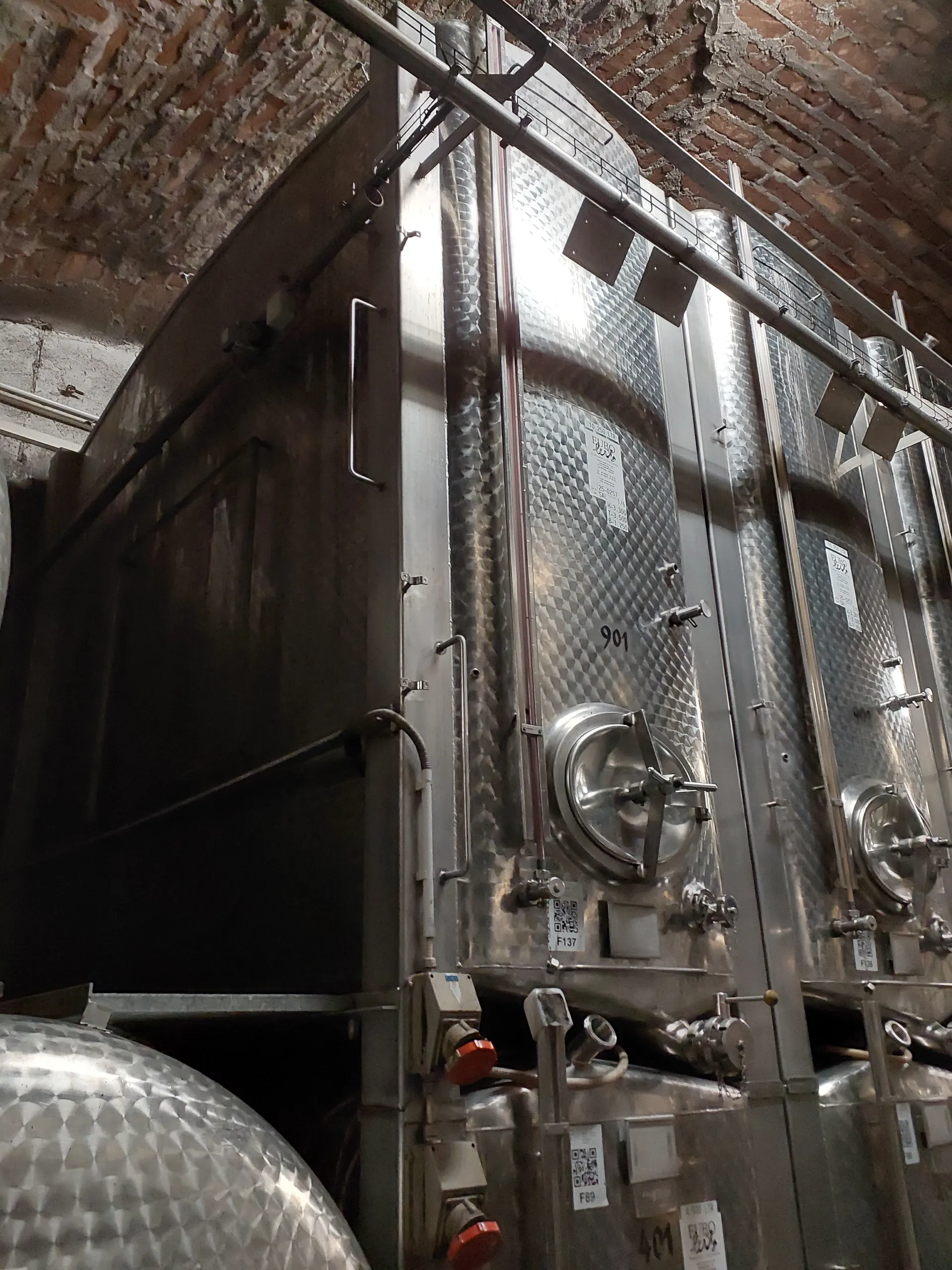 10.250 Liter Weintank/ Lagertank Möschle, kubisch