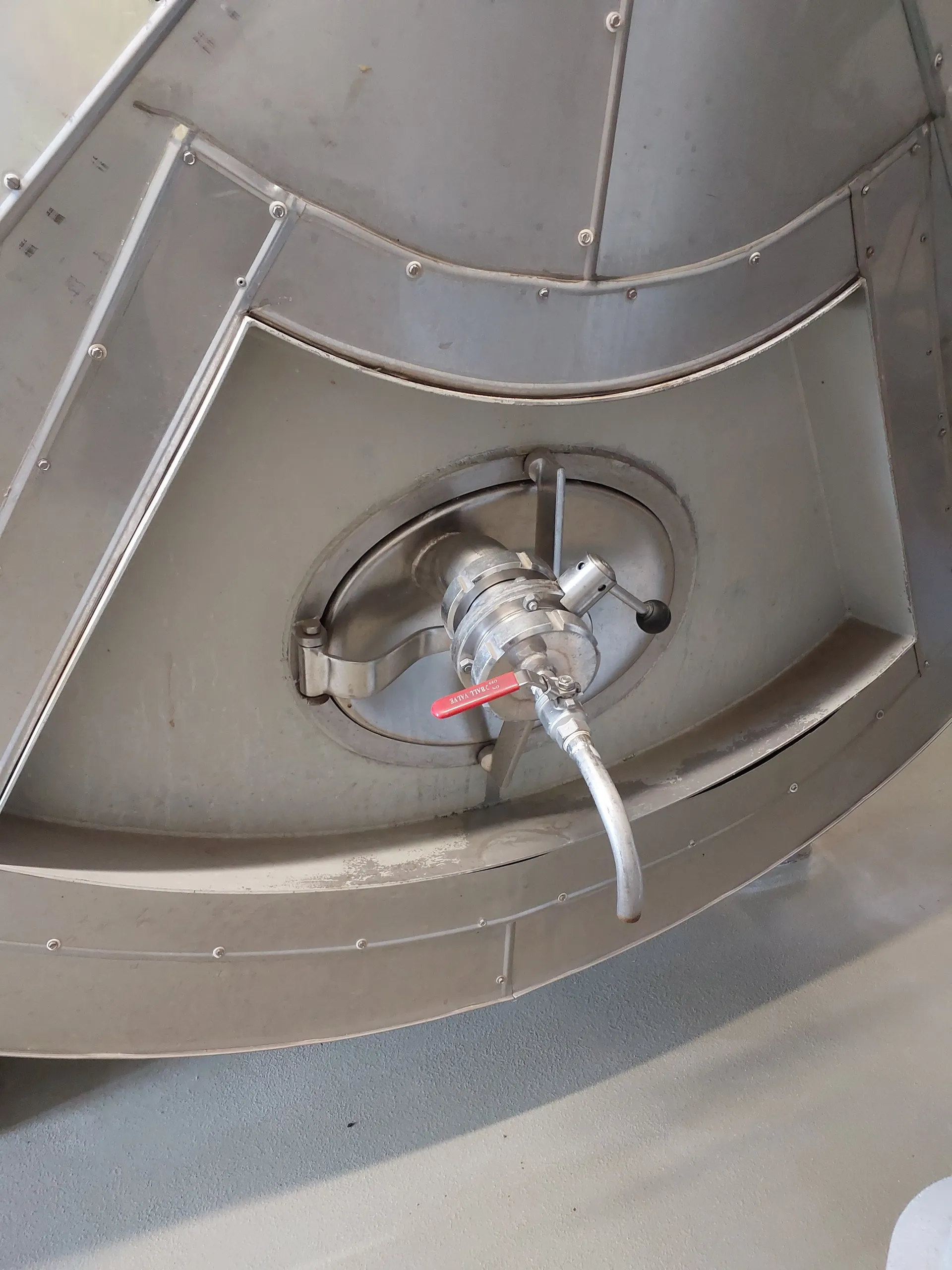14.000 Liter Glattwassertank isoliert