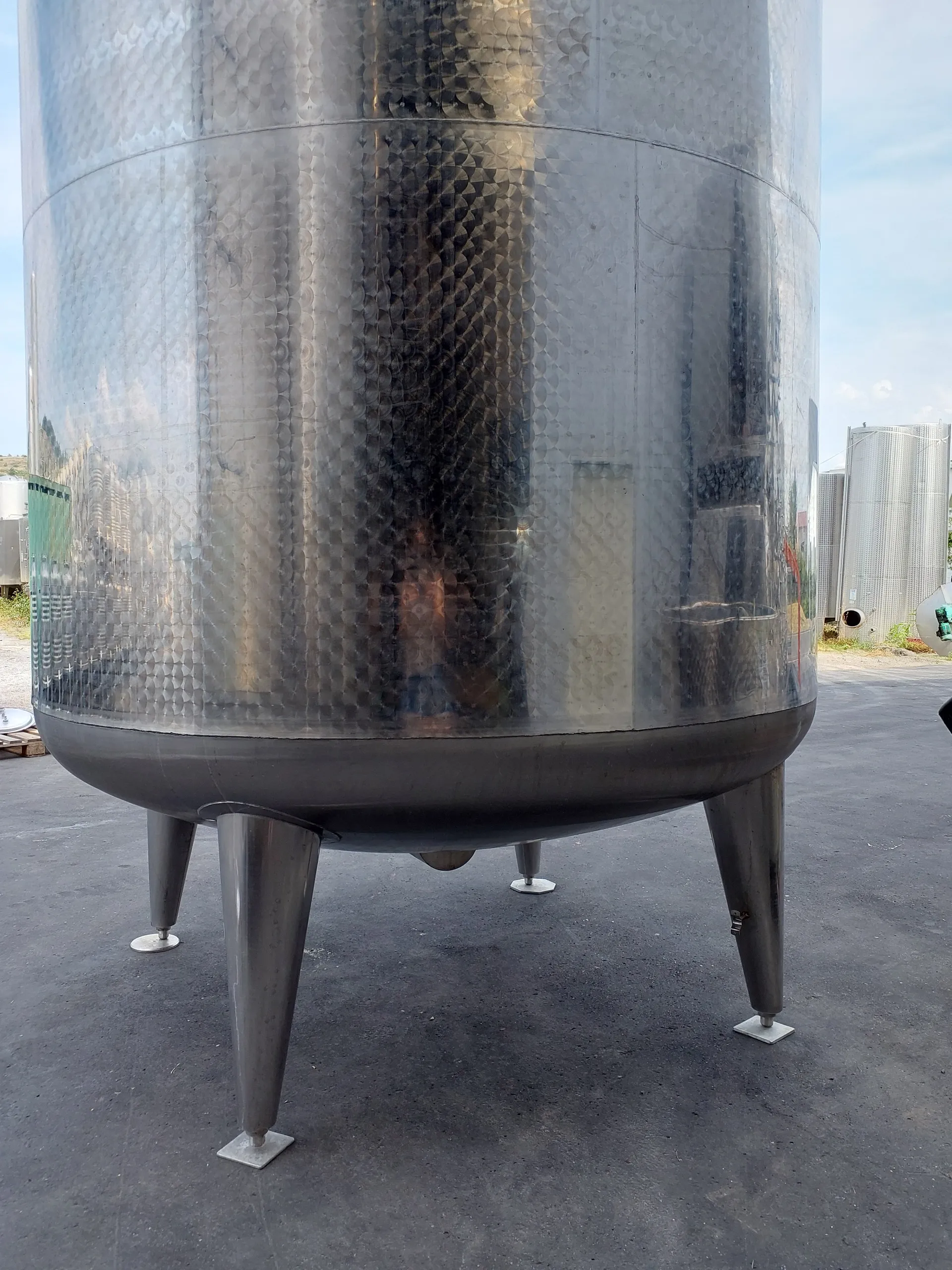 15.500 Liter Möschle Weintank, Lagertank mit Kühlmantel isoliert mit Rührwerk