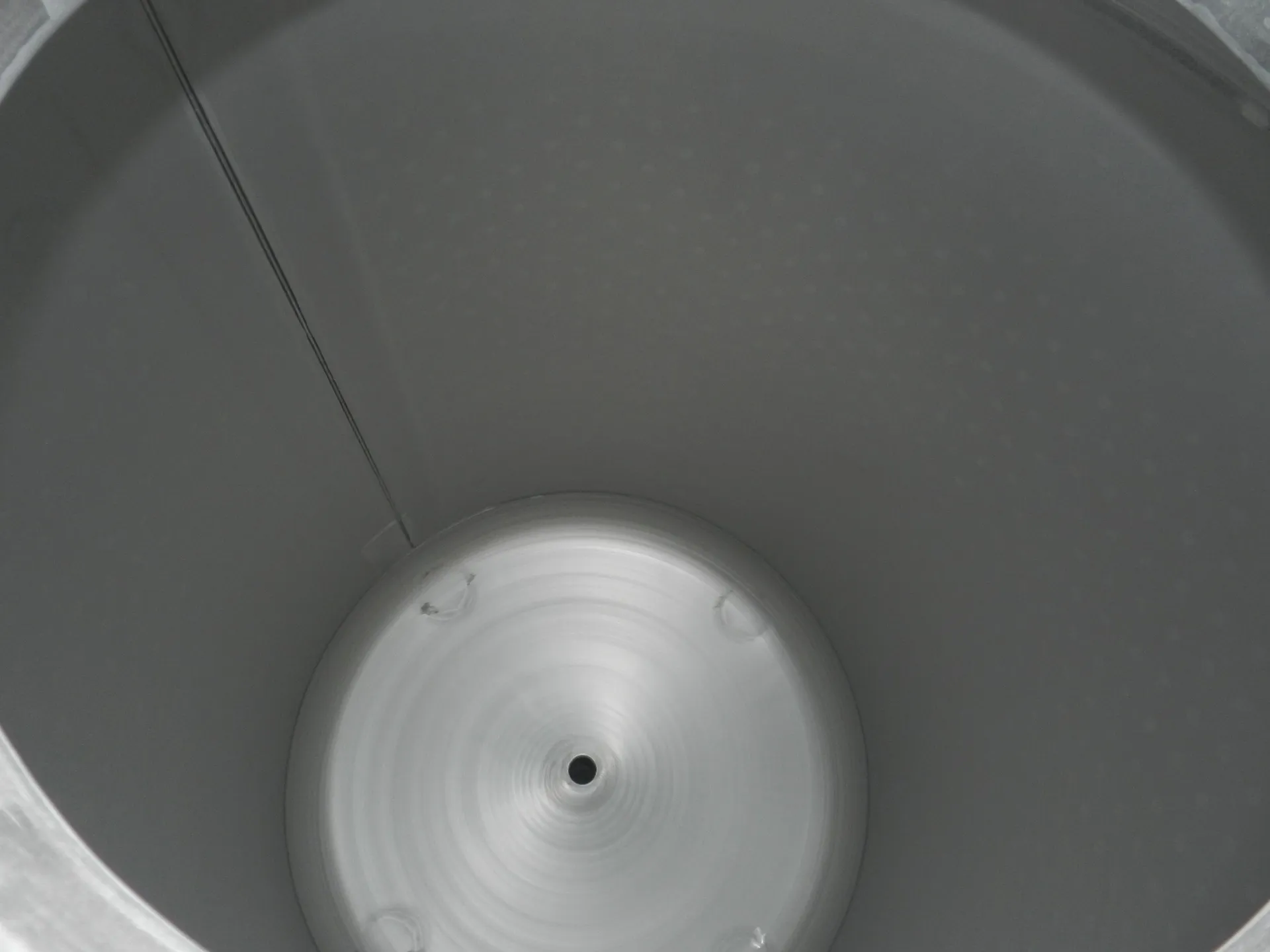 Sektdrucktank/ Lagertanks/ Drucktank 1125 Liter  mit Kühlmantel rund stehend aus V2A  +7,0 bar