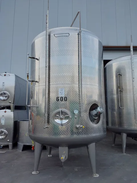15.500 Liter Möschle Weintank, Lagertank mit Kühlmantel isoliert mit Rührwerk
