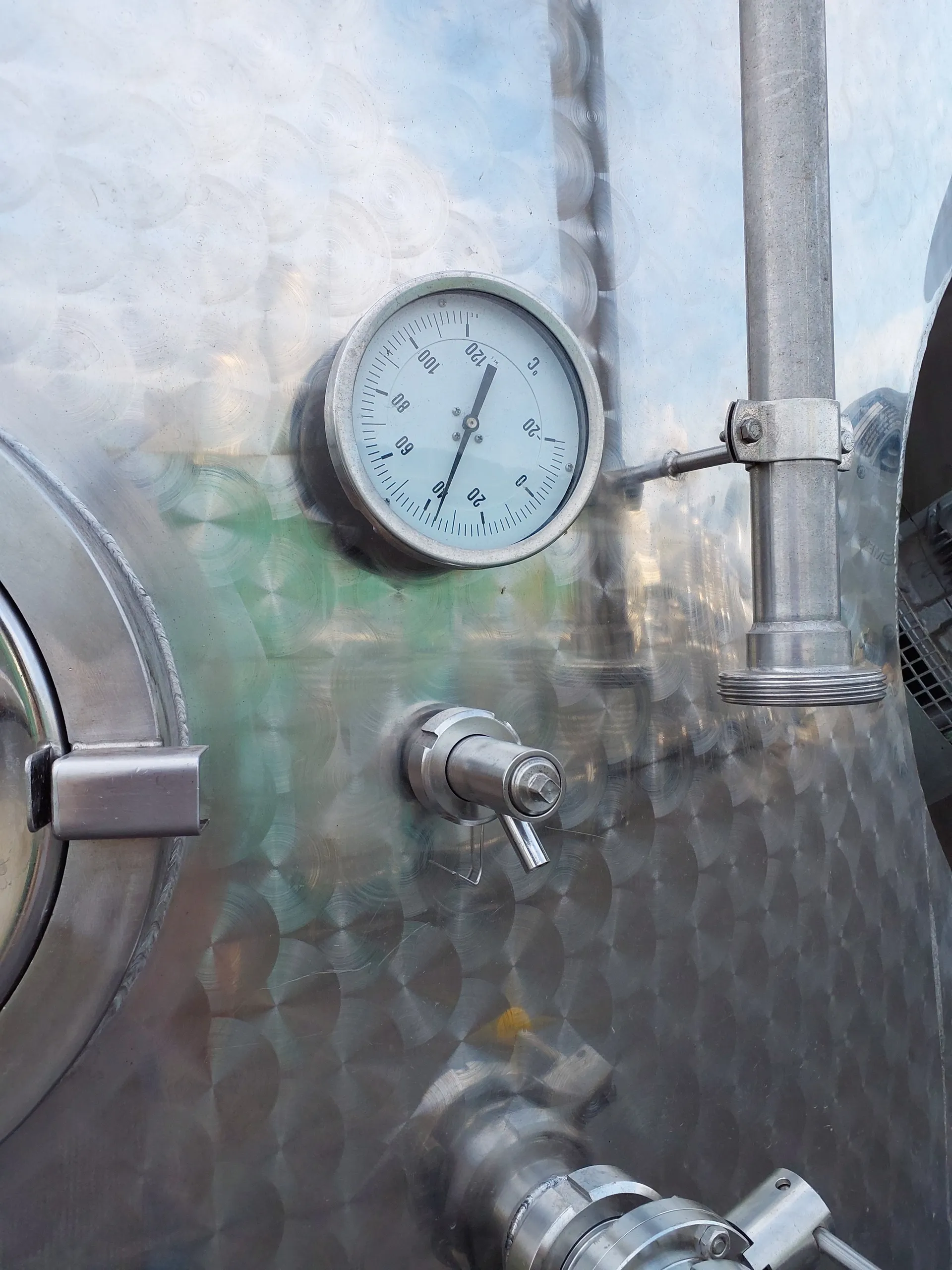 15.500 Liter Möschle Weintank, Lagertank mit Kühlmantel isoliert mit Rührwerk