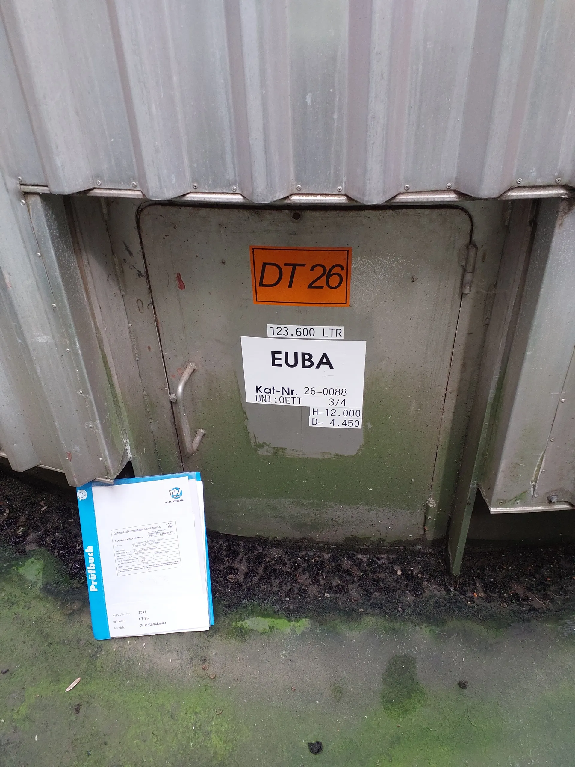 123.600 Liter GROSS Drucktank isoliert