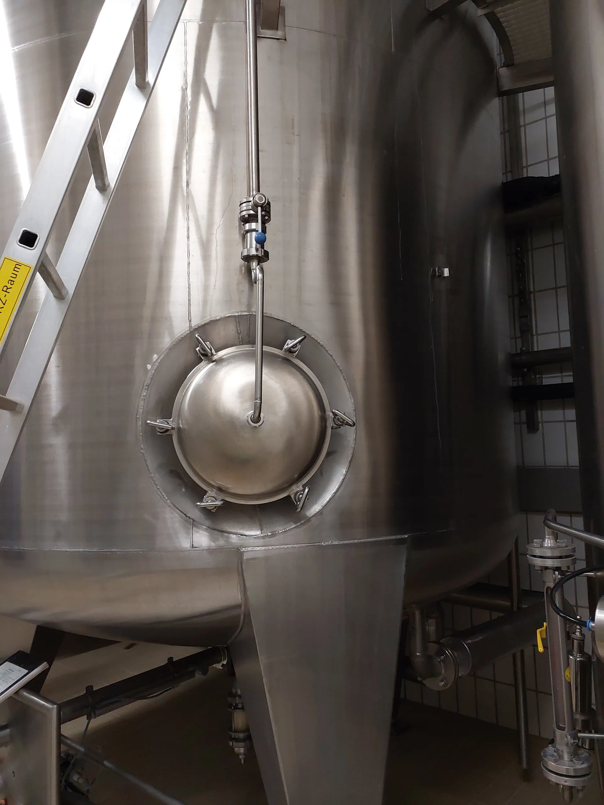 12.890 Liter 2 bar Drucktank Würzesterilisator 2 isoliert