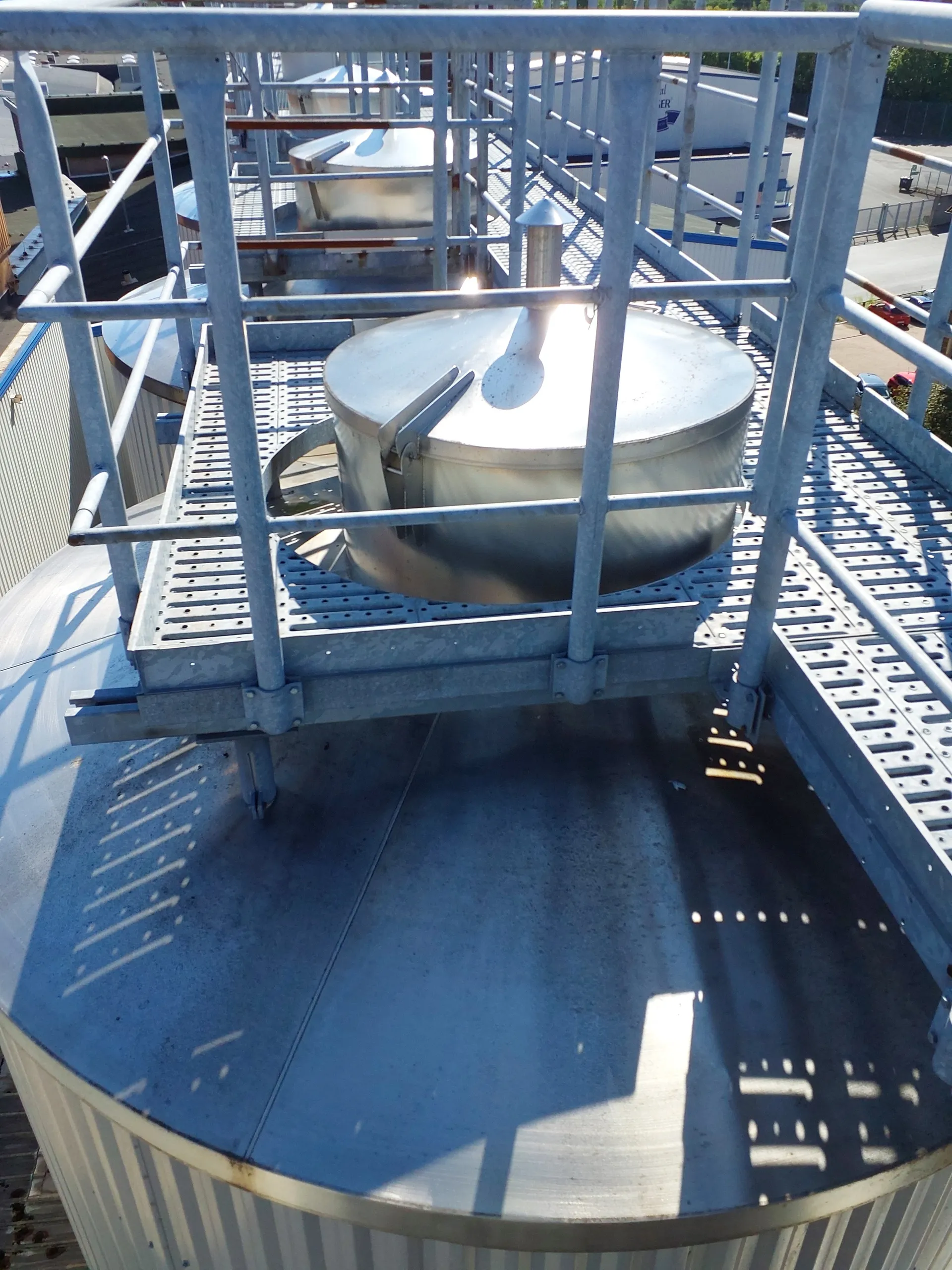 120.000 Liter Gresser 3 bar Drucktank isoliert