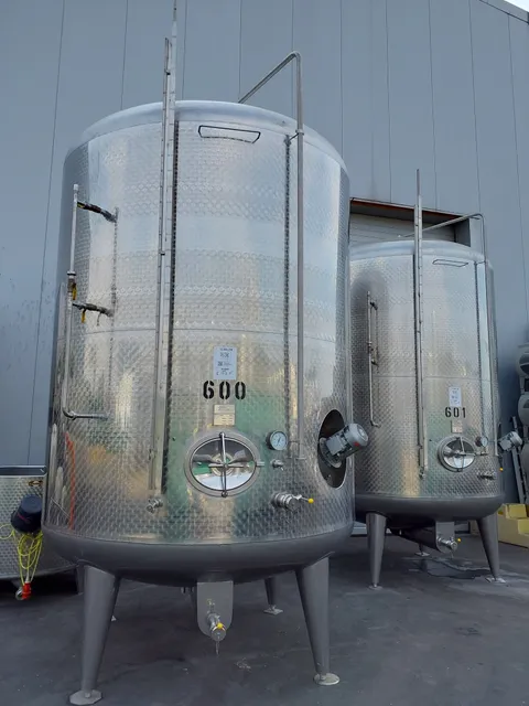 15.500 Liter Möschle Weintank, Lagertank mit Kühlmantel isoliert mit Rührwerk