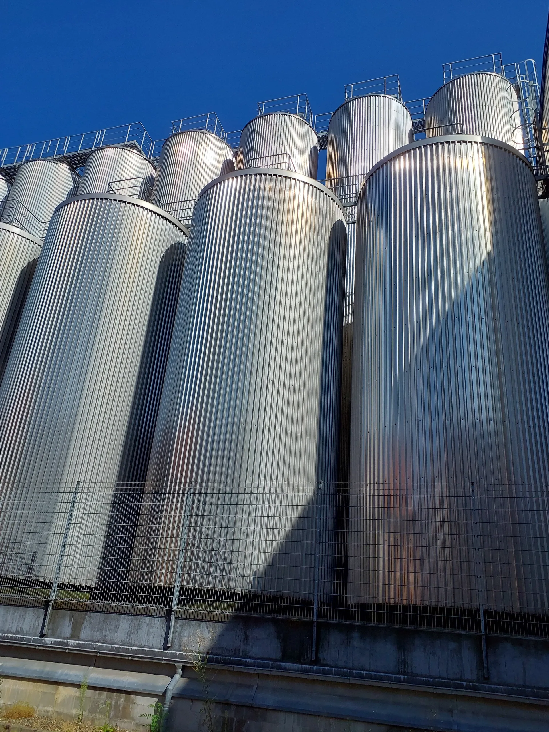 123.600 Liter GROSS Drucktank isoliert