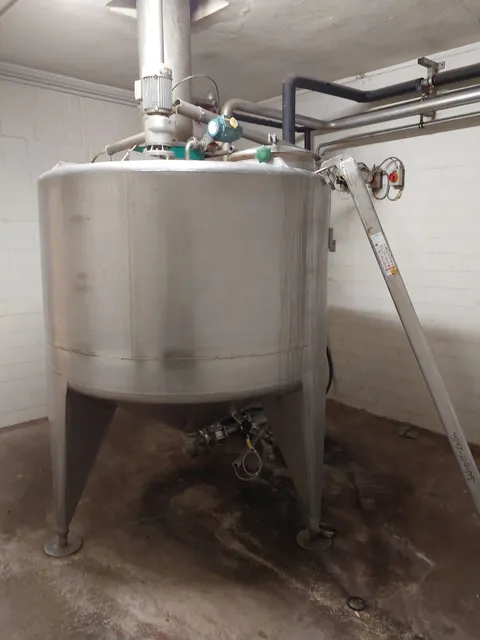 1.650 Liter  Jorns Lagertank mit Rührwerk