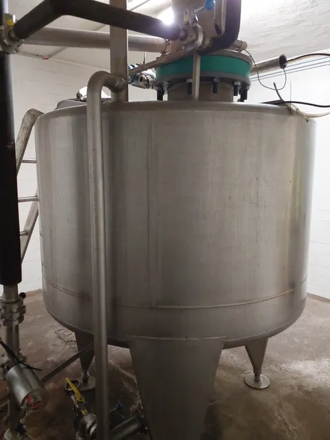 1.650 Liter  Jorns Lagertank mit Rührwerk