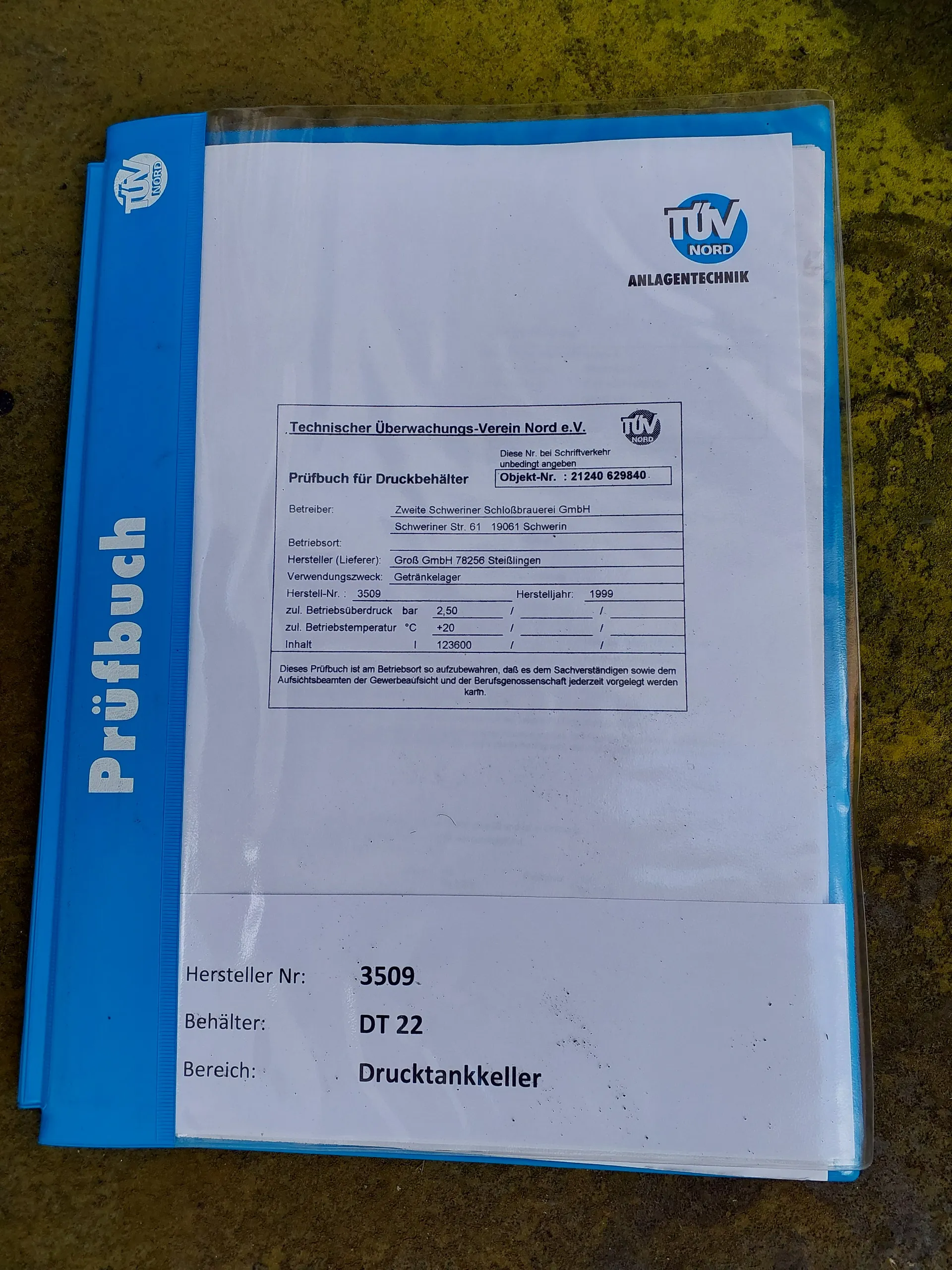 123.600 Liter GROSS Drucktank isoliert