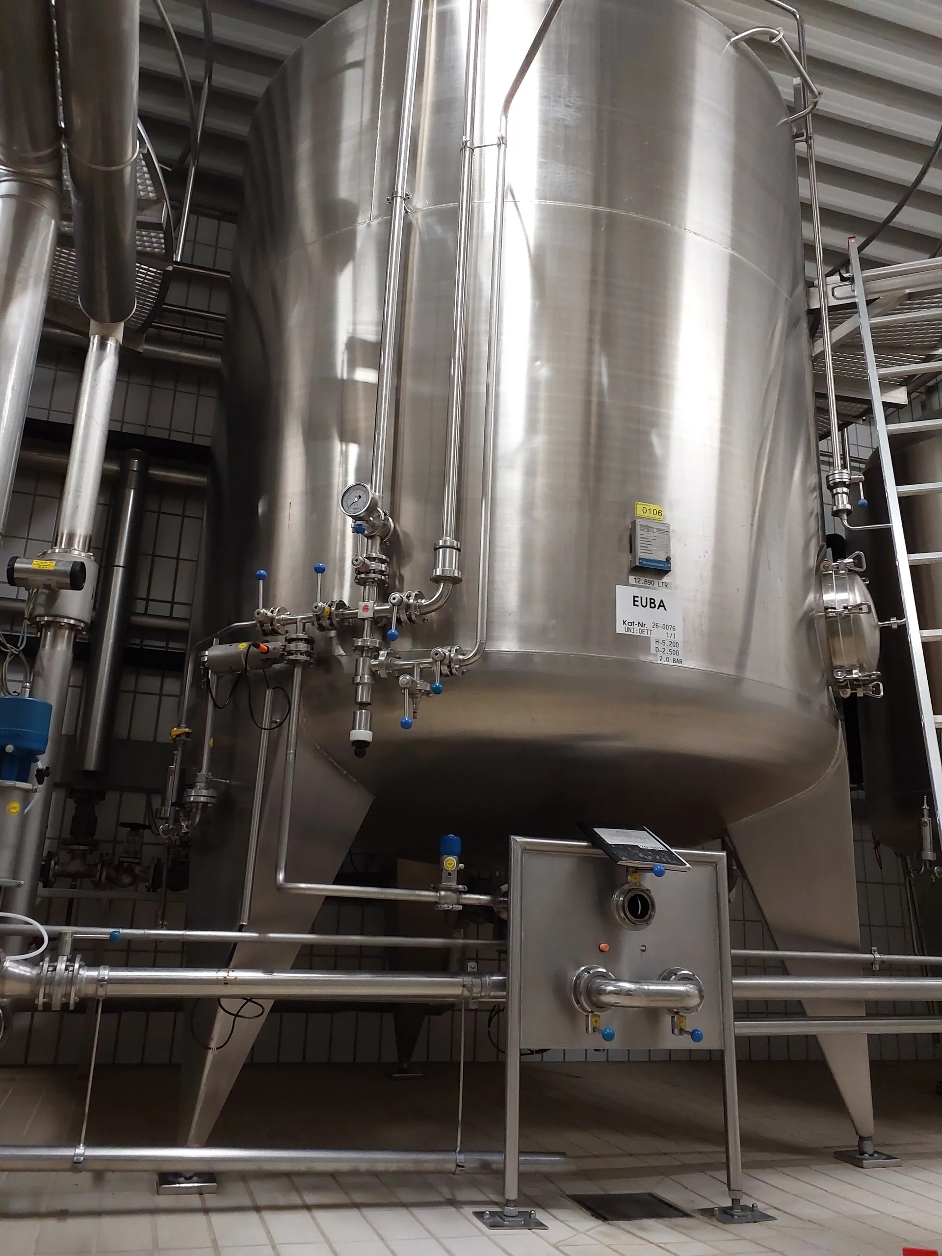12.890 Liter 2 bar Drucktank Würzesterilisator 2 isoliert