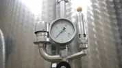 52.100 Liter RIEGER Sektdrucktank/ Lagertank 8 bar mit seitlichem Rührwerksmixer, rund stehend aus V2A / BASISTANK