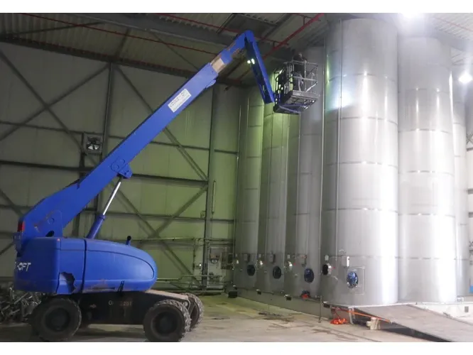 50.000 Liter Rührwerkstank/Lagertank/Weintank aus V2A rund mit Flachboden