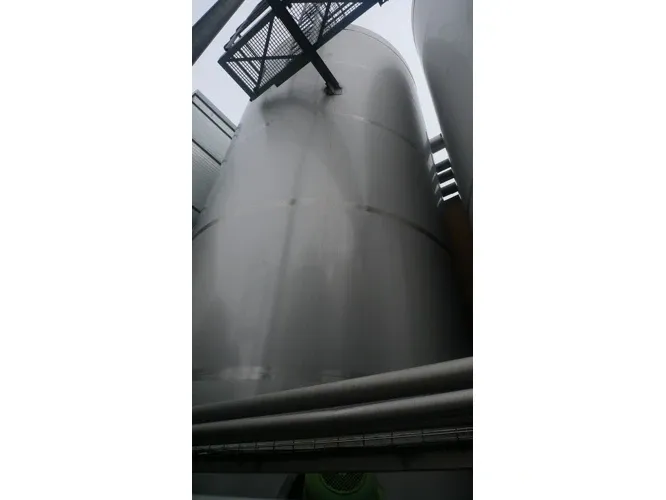 Lagertank  70.000 Liter aus V2A (14) isoliert, mit seitlichem Rührwerk