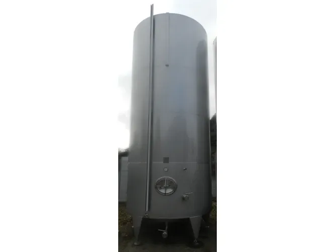 Lagertanks - rund stehend aus V2A  Inhalt: 15.000 Liter 