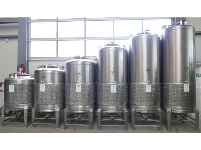 1800 Litres Storage Tank / Beer Tank/ Pressure Tank with cooling jacket  in AISI 304 