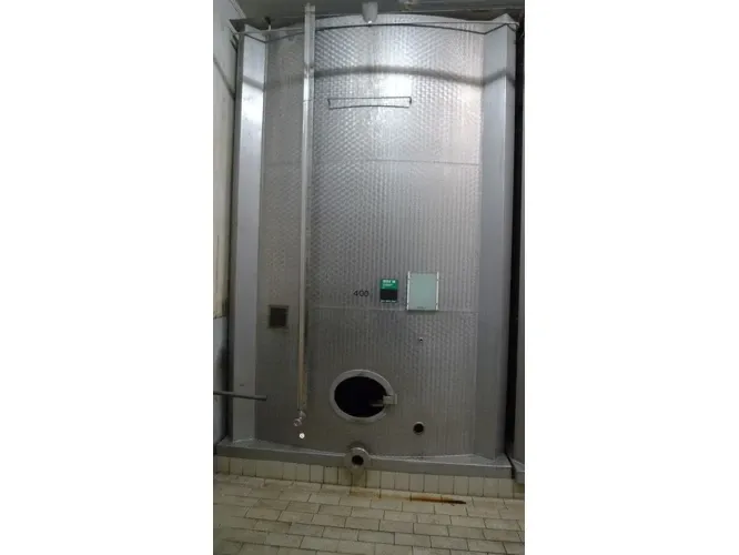Lagertank Flachbodentank mit Restauslauf 32.100 Liter aus V2A (AISI 304)
