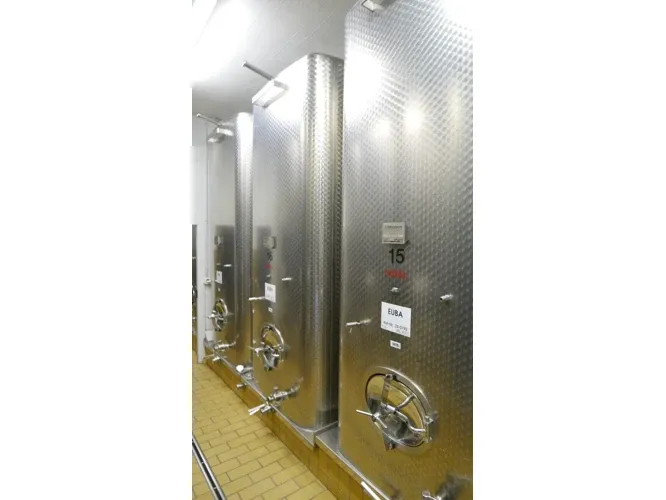 DEFRANCESCHI 5.620 Litres cubical Storage tank/Wine tank with flat bottom and 3 % incline in V2A