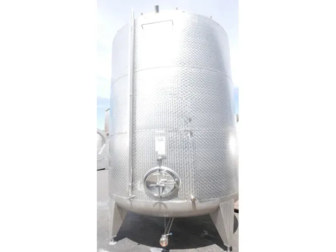 20.600 Liter Lagertank mit Klöpperboden aus V2A