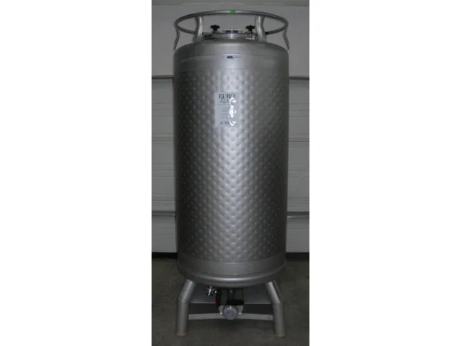 Biertanks/ Lagertanks/ Drucktanks 800 Liter  mit Kühlmantel rund stehend aus V2A, 