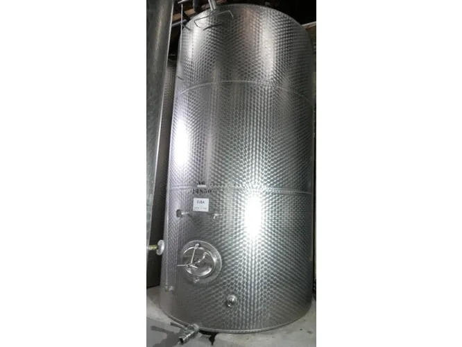 13.850 LITER Wine tank/Storage tank, with flat bottom with 3 % incline, V2A